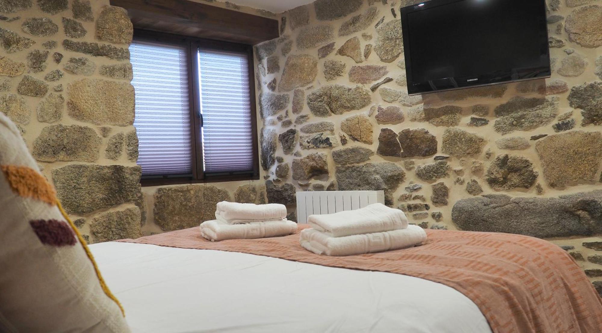 Apartamentos Muralla Sacra Sober Esterno foto