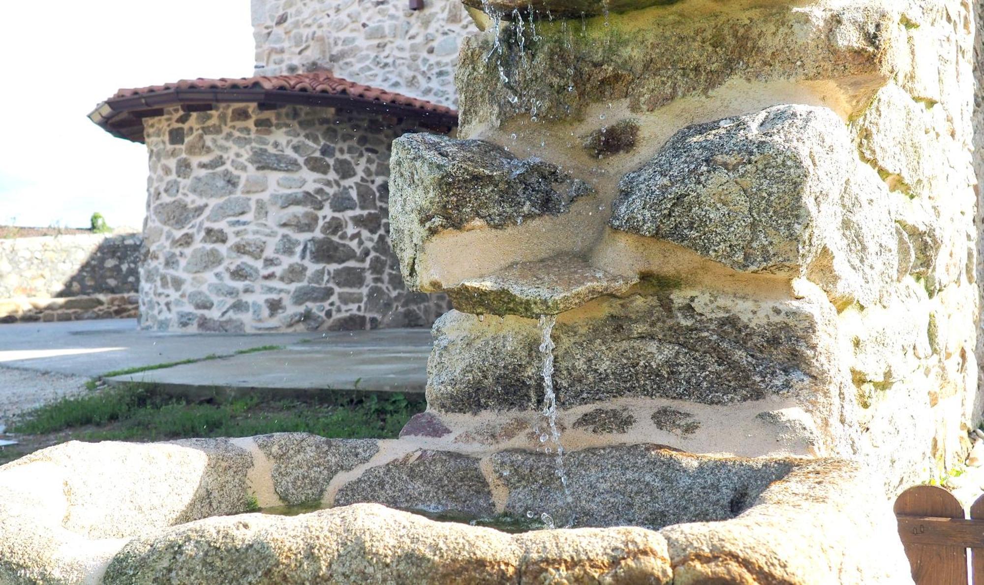 Apartamentos Muralla Sacra Sober Esterno foto