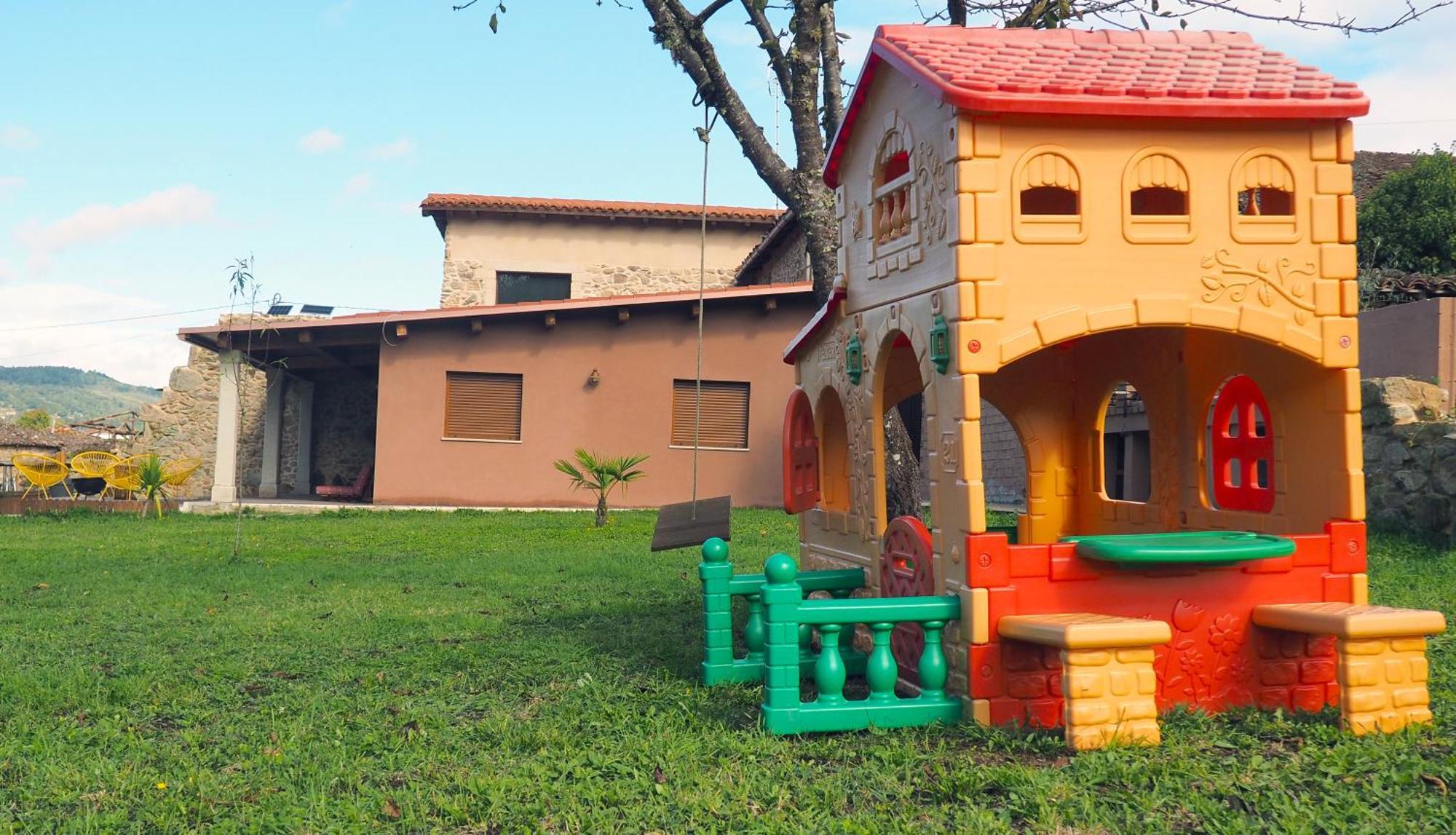 Apartamentos Muralla Sacra Sober Esterno foto