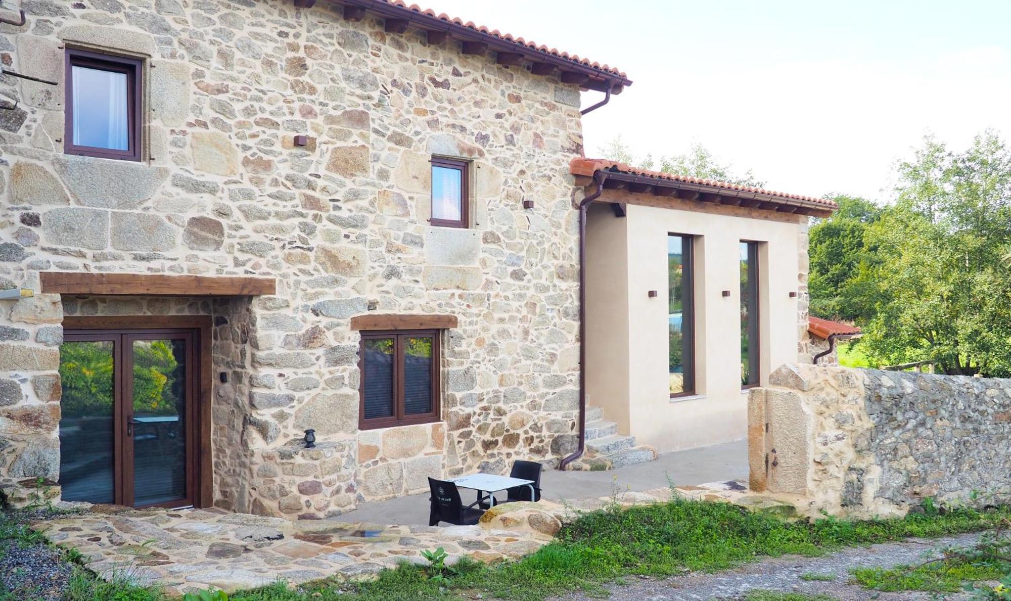 Apartamentos Muralla Sacra Sober Esterno foto