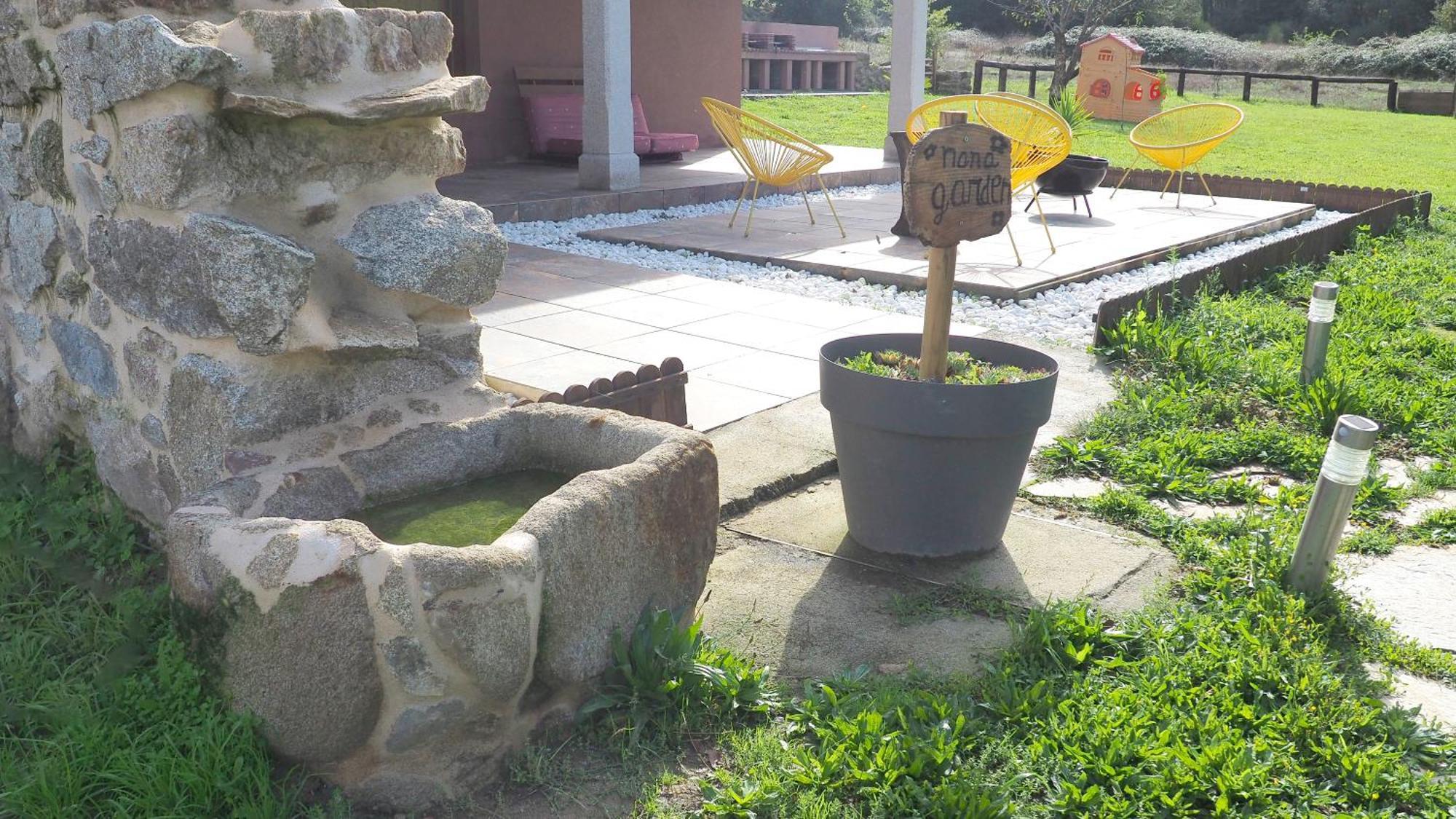 Apartamentos Muralla Sacra Sober Esterno foto