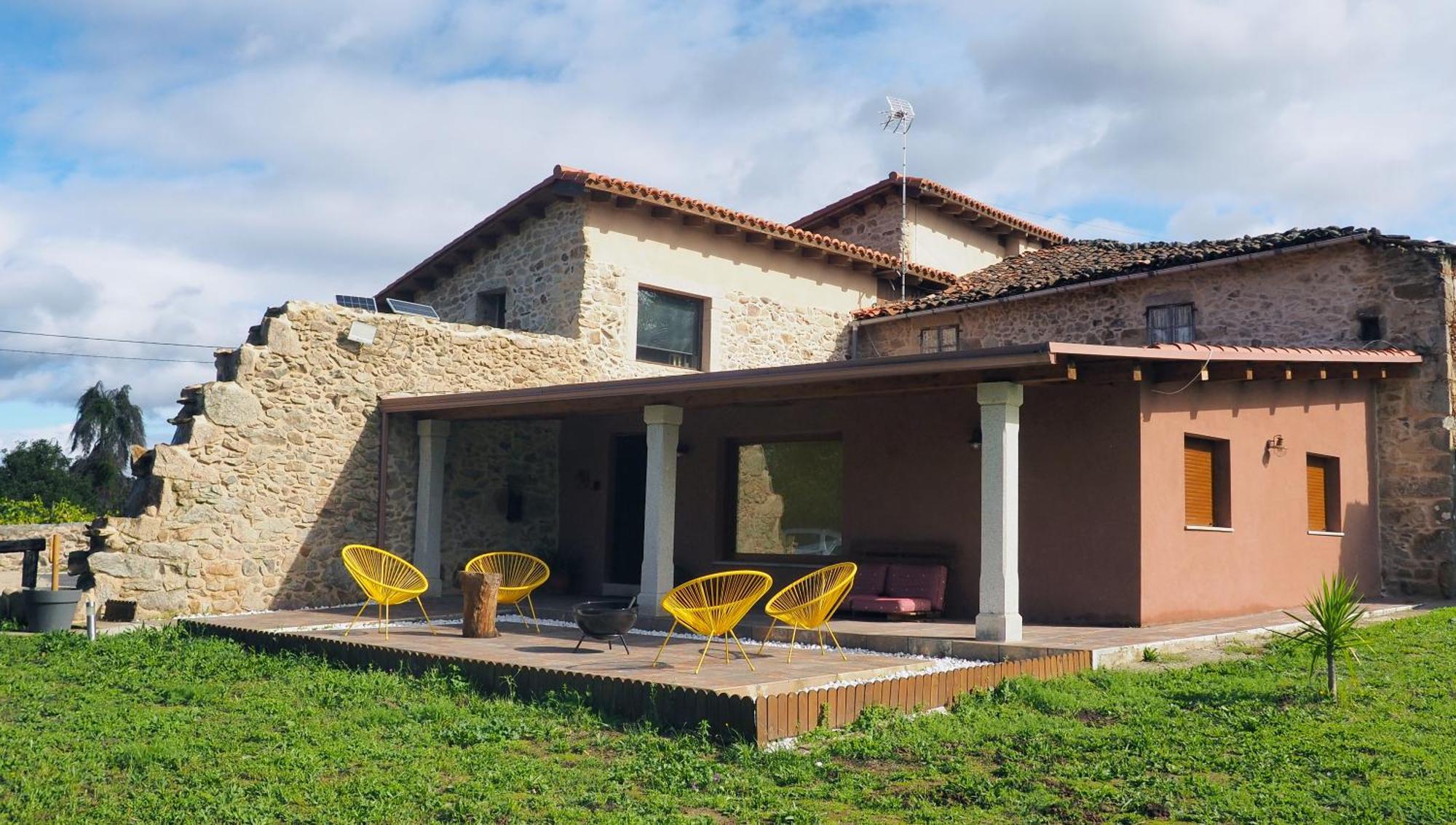 Apartamentos Muralla Sacra Sober Esterno foto