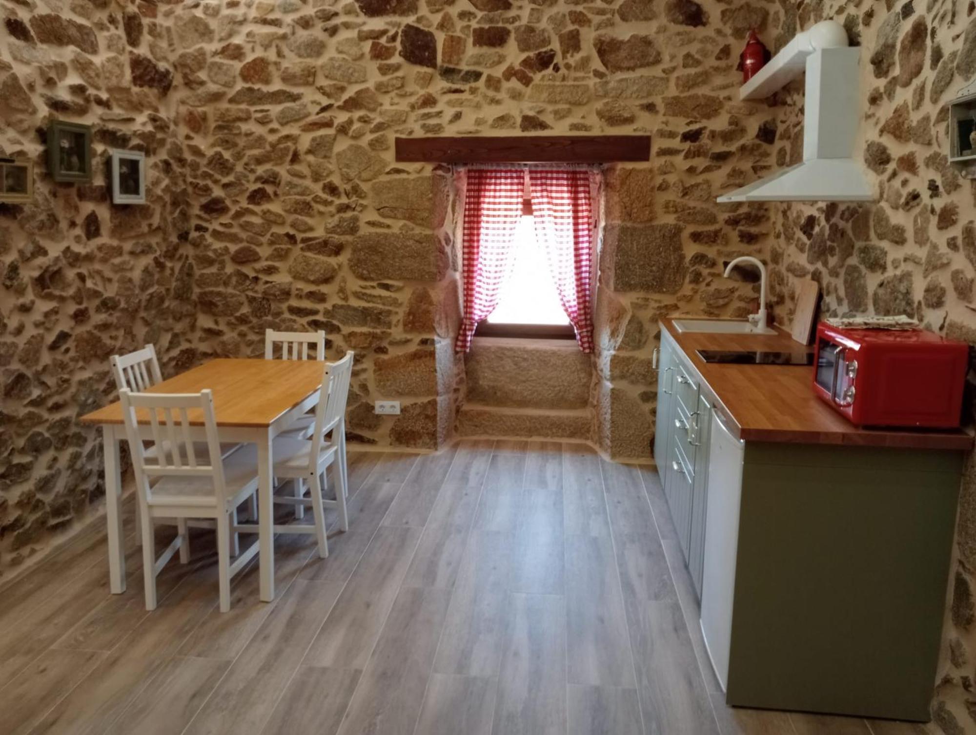 Apartamentos Muralla Sacra Sober Esterno foto