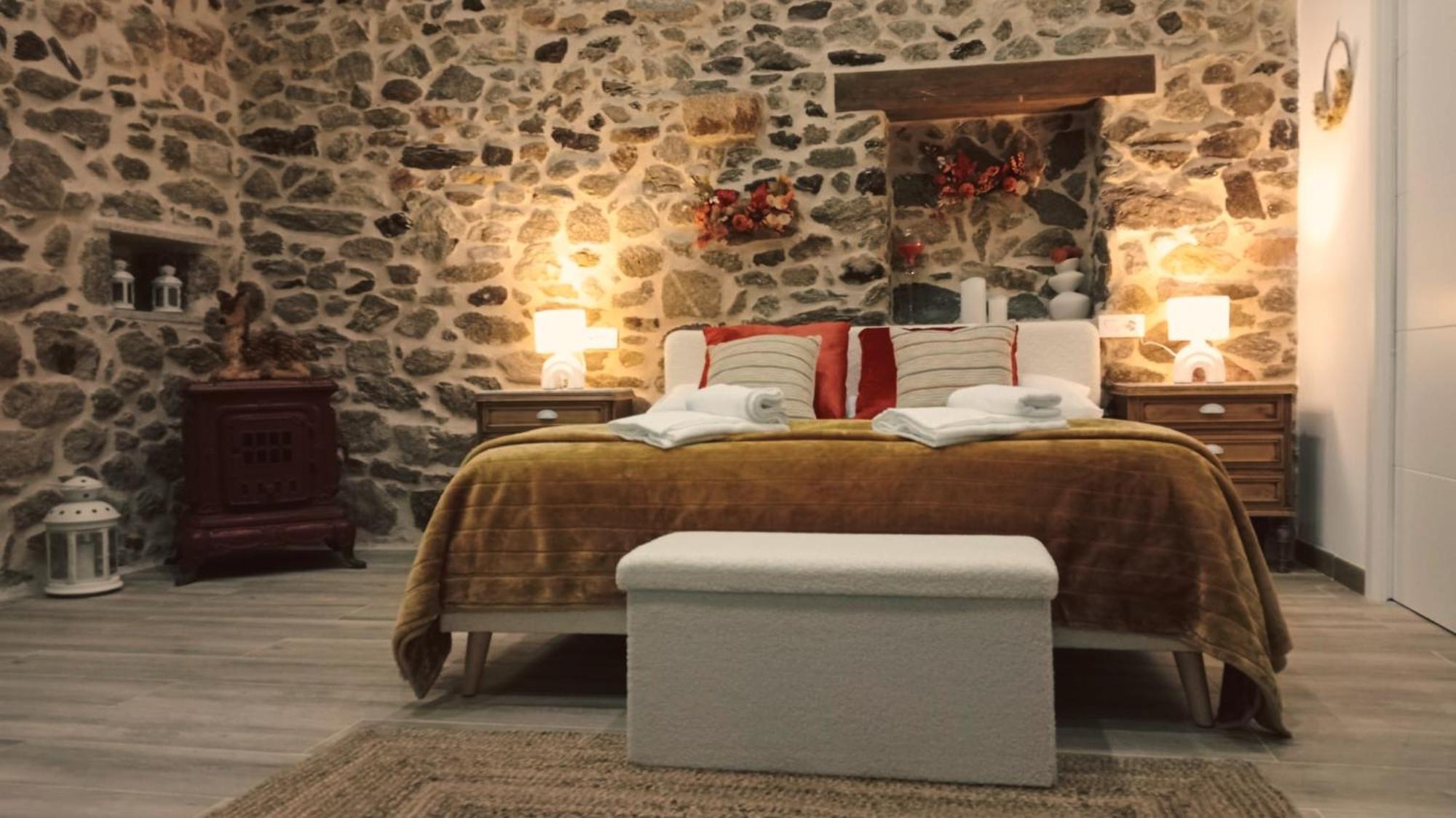 Apartamentos Muralla Sacra Sober Esterno foto
