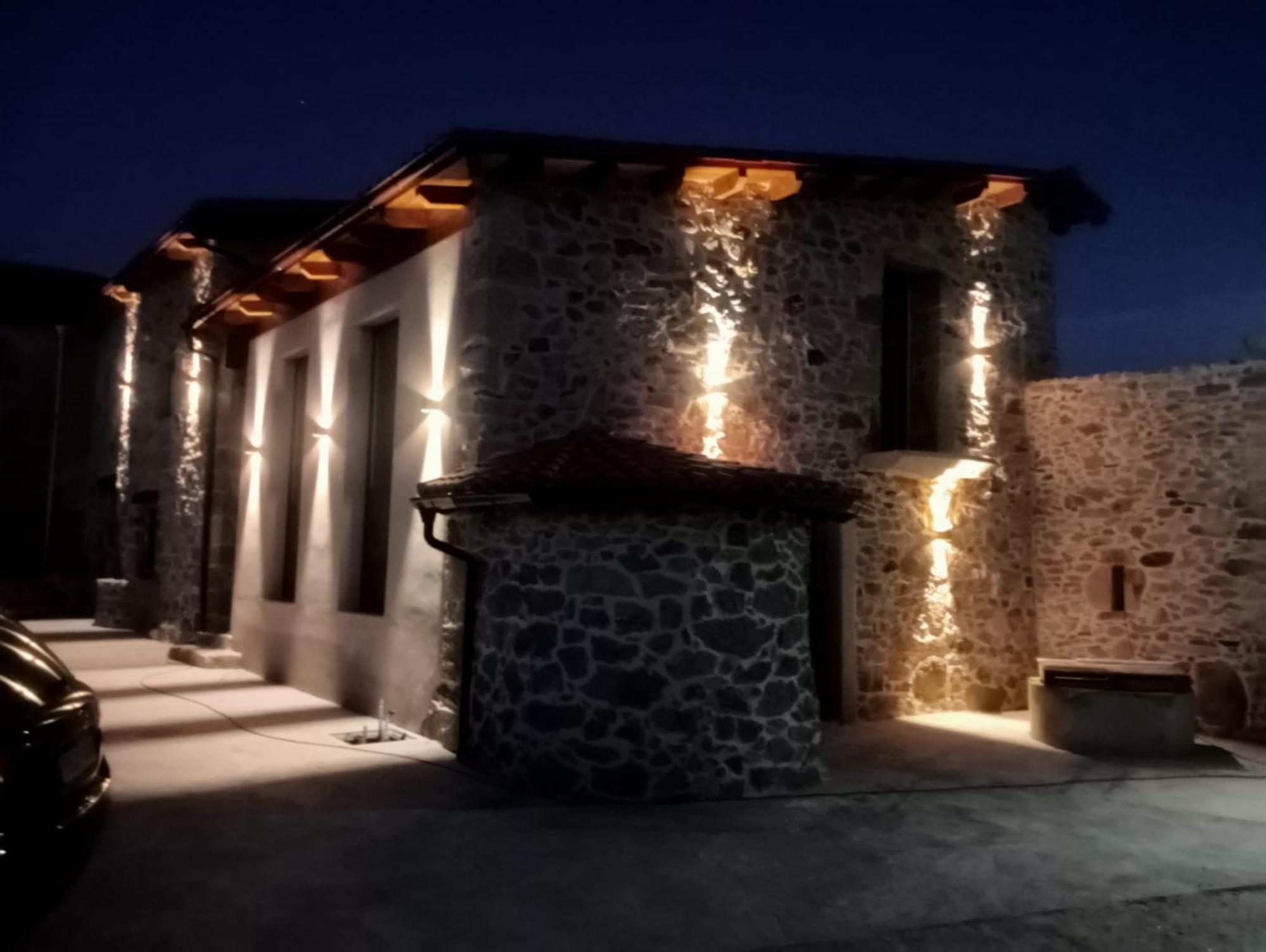 Apartamentos Muralla Sacra Sober Esterno foto